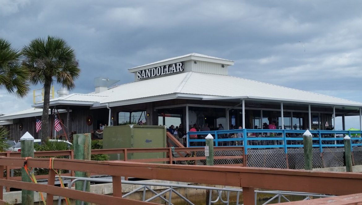 Dock N' Dine Lisa The Boatanista